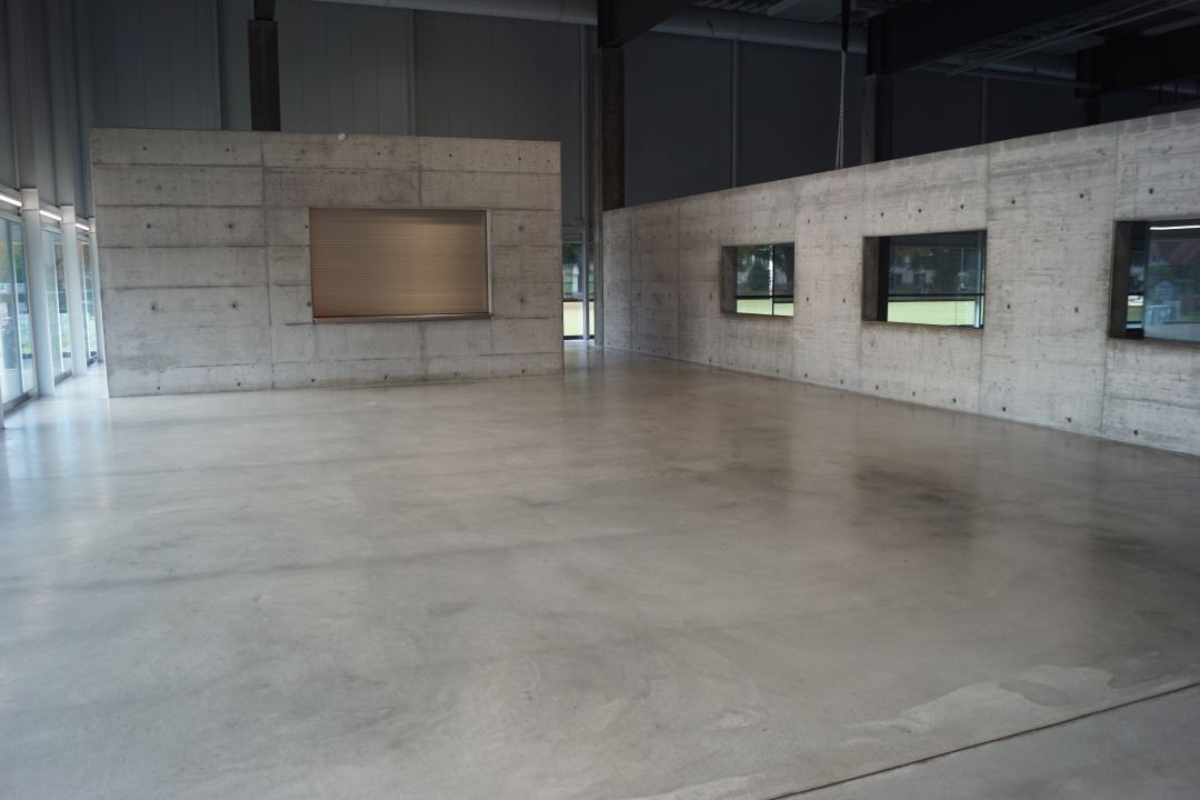 Ebni, Sporthalle - Foyer/Office